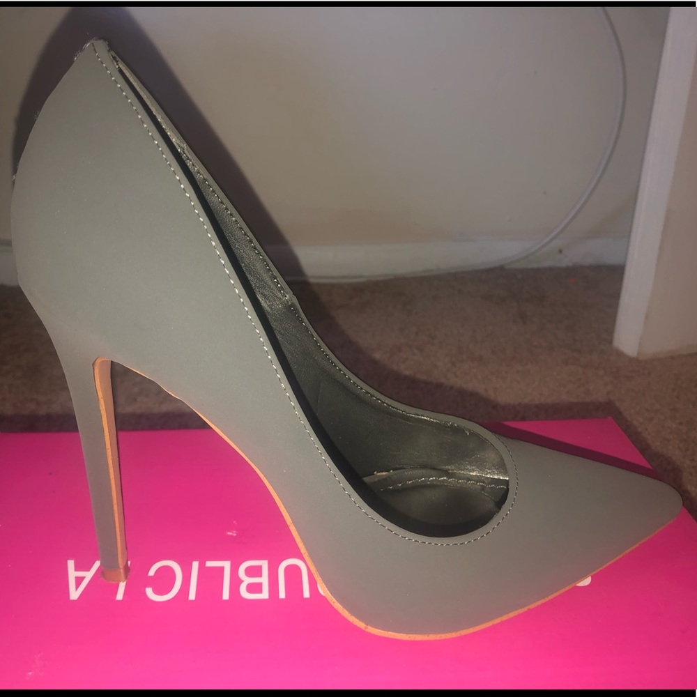 Heels - Picture 4 of 4